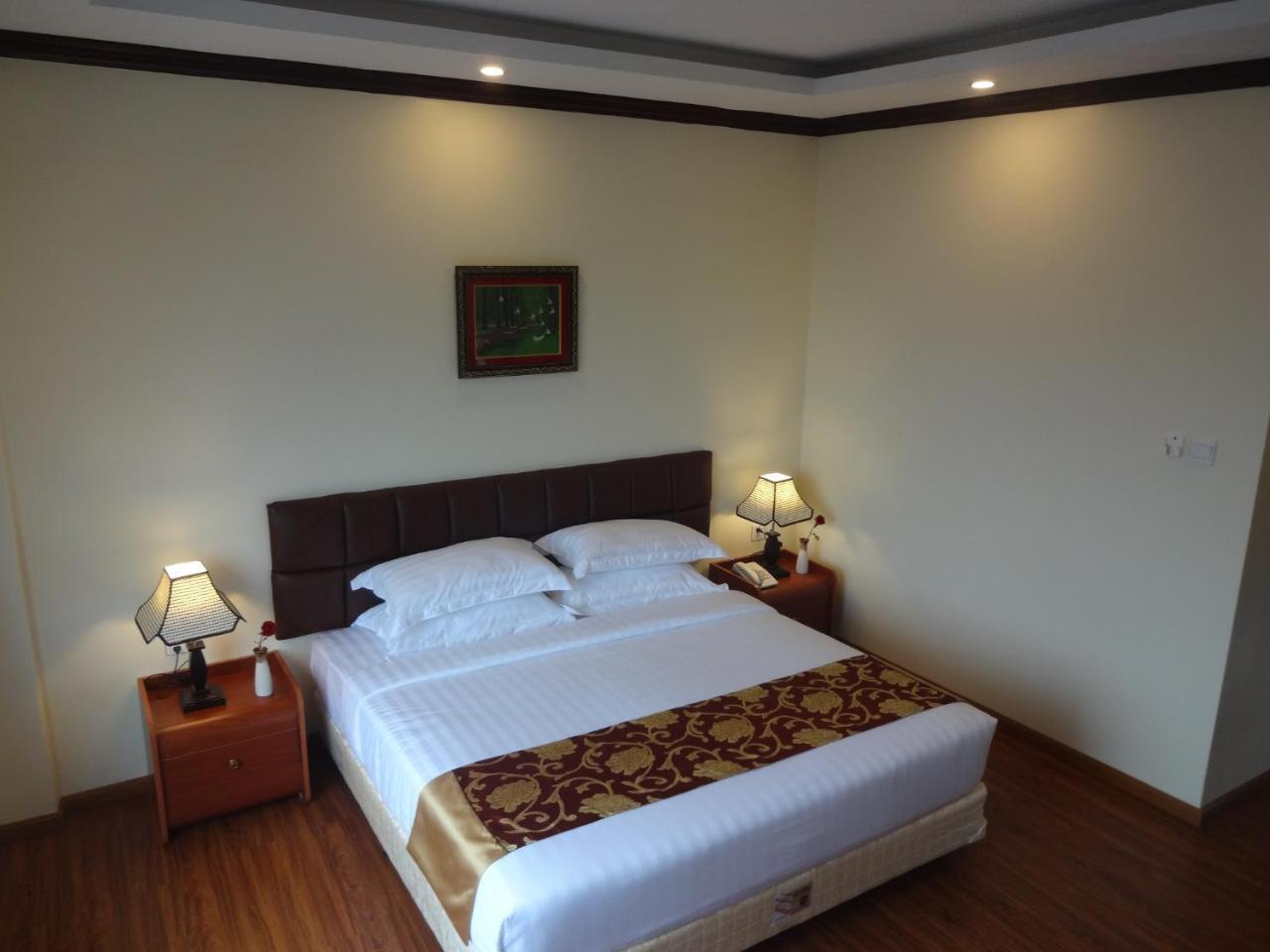 Virati Hotel Янгон Экстерьер фото