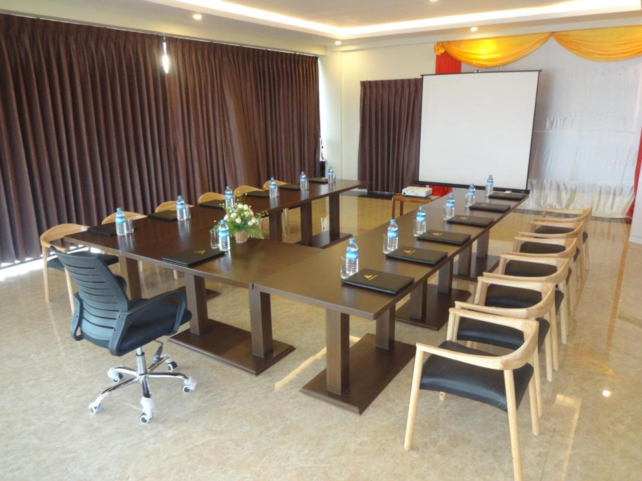 Virati Hotel Янгон Экстерьер фото