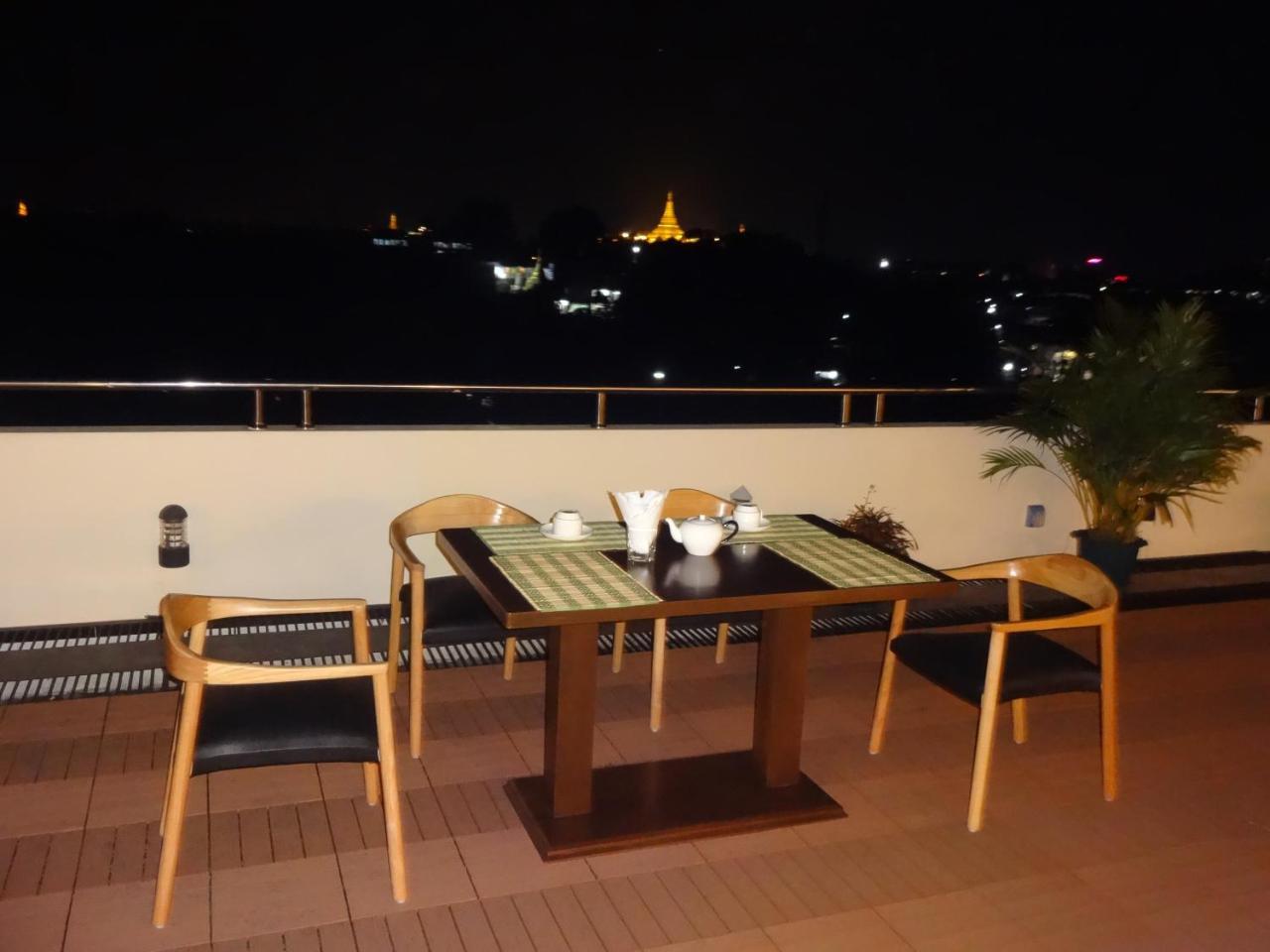Virati Hotel Янгон Экстерьер фото