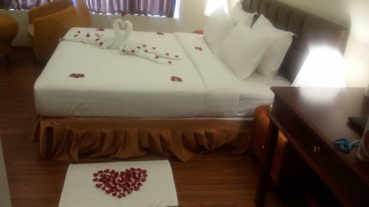 Virati Hotel Янгон Экстерьер фото